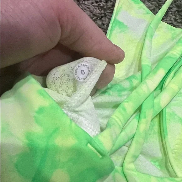 Preloved Lulu Sz 6 Tie Dye Bra Lululemon - Picture 3 of 3